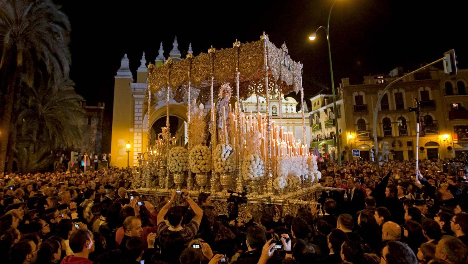Settimana Santa Siviglia le processioni del Venerdì Santo di Pasqua