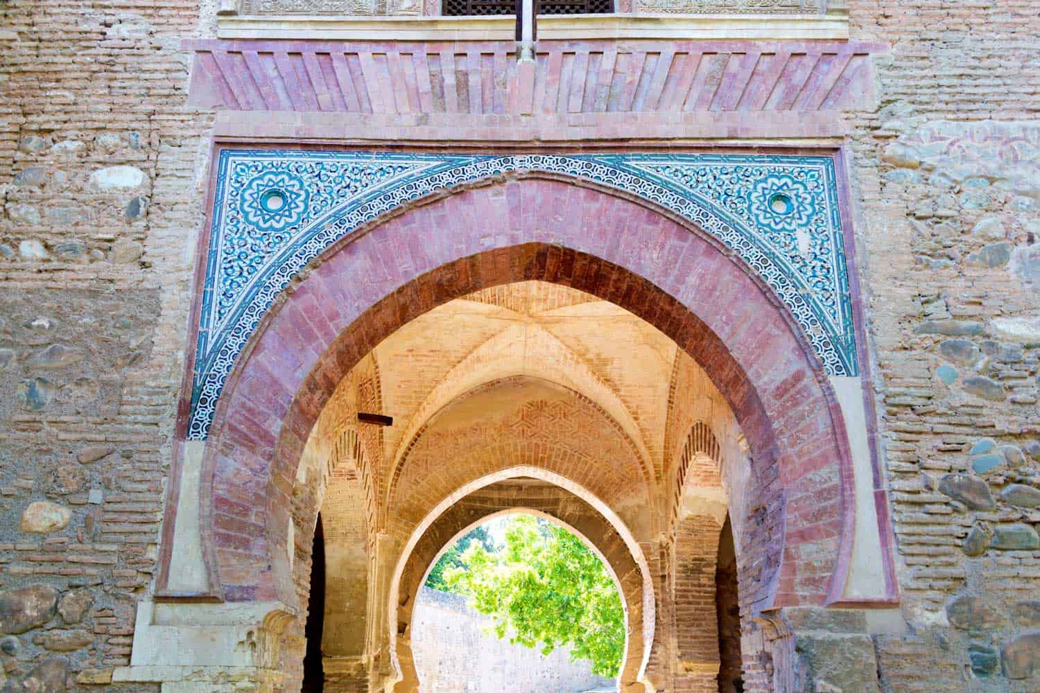 puerta del vino alhambra