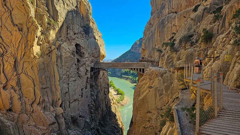 day trip from seville to caminito del rey
